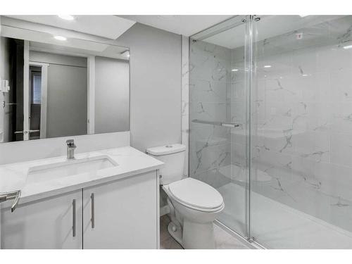 4216 Dalhousie Drive Nw, Calgary, AB - Indoor Photo Showing Bathroom