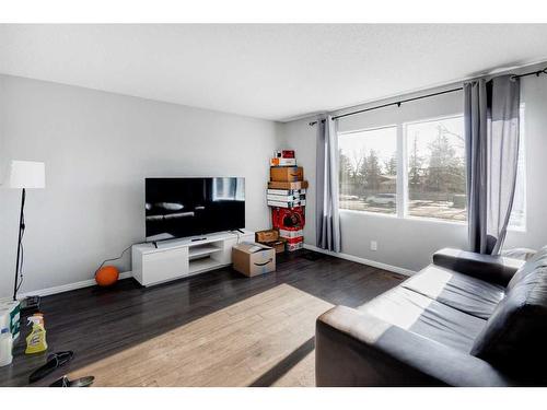 4216 Dalhousie Drive Nw, Calgary, AB - Indoor Photo Showing Living Room