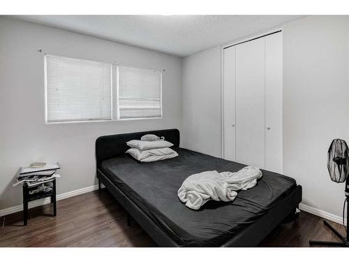 4216 Dalhousie Drive Nw, Calgary, AB - Indoor Photo Showing Bedroom