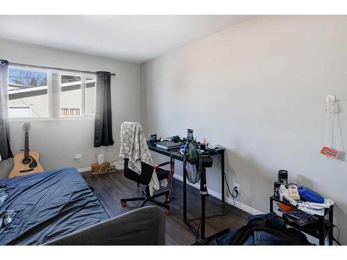 4216 Dalhousie Drive Nw, Calgary, AB - Indoor Photo Showing Bedroom