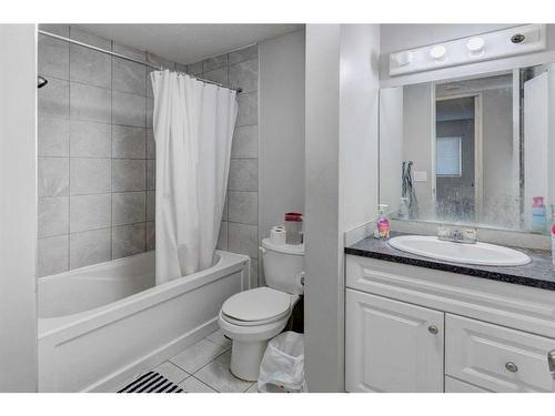 4216 Dalhousie Drive Nw, Calgary, AB - Indoor Photo Showing Bathroom