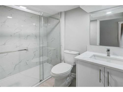 4216 Dalhousie Drive Nw, Calgary, AB - Indoor Photo Showing Bathroom