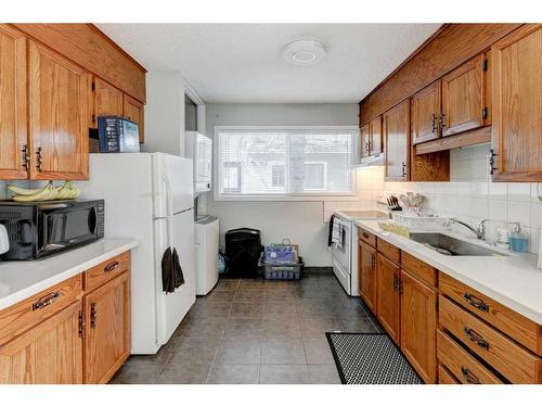 4216 Dalhousie Drive Nw, Calgary, AB - Indoor Photo Showing Kitchen