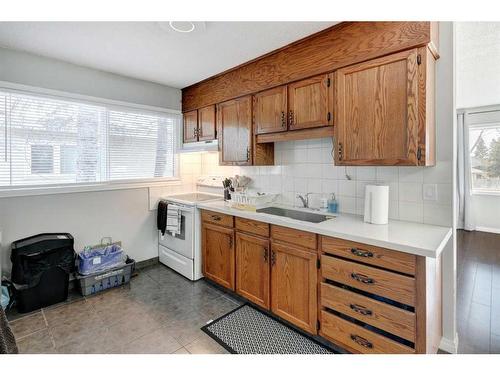 4216 Dalhousie Drive Nw, Calgary, AB - Indoor Photo Showing Kitchen