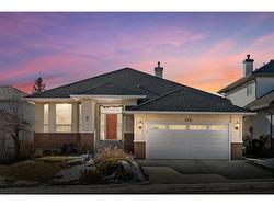 139 Valley Ridge Green NW Calgary, AB T3B 5L5