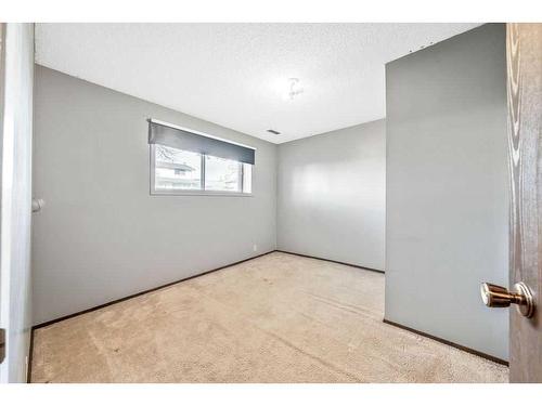 619 Templeside Road Ne, Calgary, AB - Indoor Photo Showing Other Room