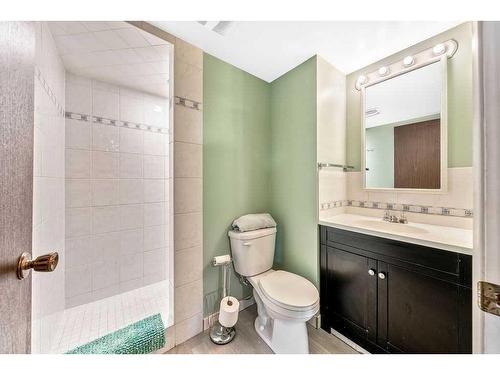 619 Templeside Road Ne, Calgary, AB - Indoor Photo Showing Bathroom