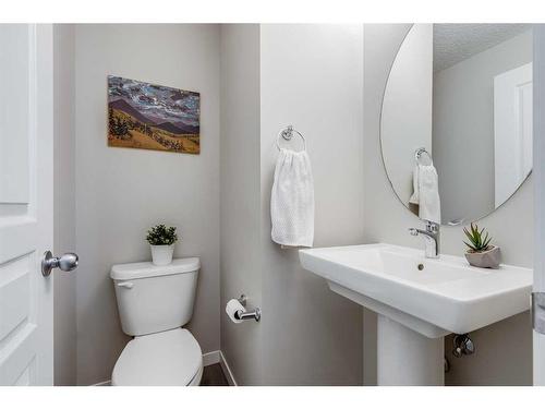 39 Masters Square Se, Calgary, AB - Indoor Photo Showing Bathroom