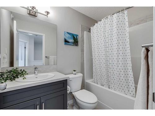 39 Masters Square Se, Calgary, AB - Indoor Photo Showing Bathroom