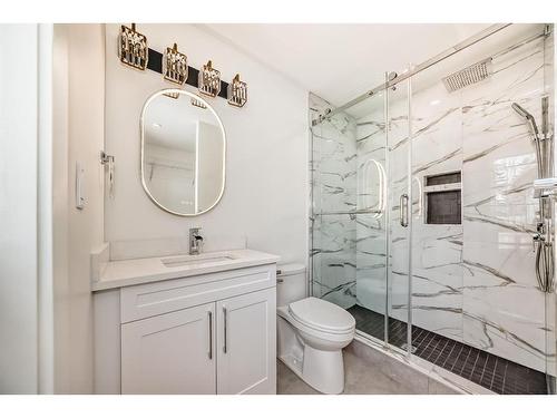 2 Grove Hill Place Sw, Calgary, AB - Indoor Photo Showing Bathroom