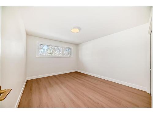 2 Grove Hill Place Sw, Calgary, AB - Indoor Photo Showing Other Room