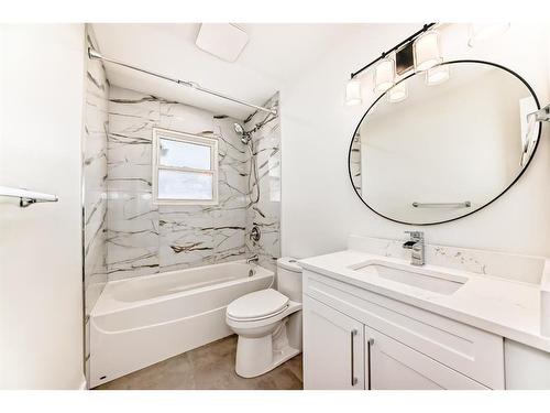 2 Grove Hill Place Sw, Calgary, AB - Indoor Photo Showing Bathroom