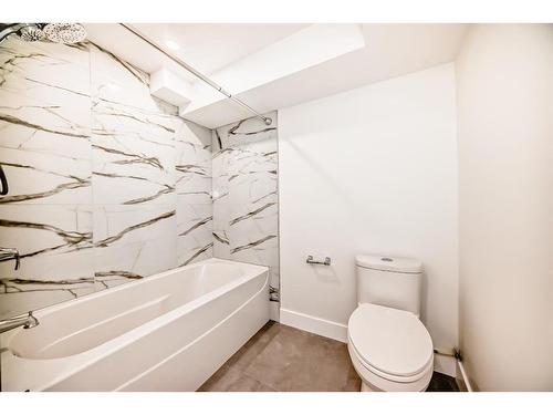 2 Grove Hill Place Sw, Calgary, AB - Indoor Photo Showing Bathroom