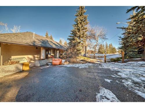 2 Grove Hill Place Sw, Calgary, AB - Outdoor