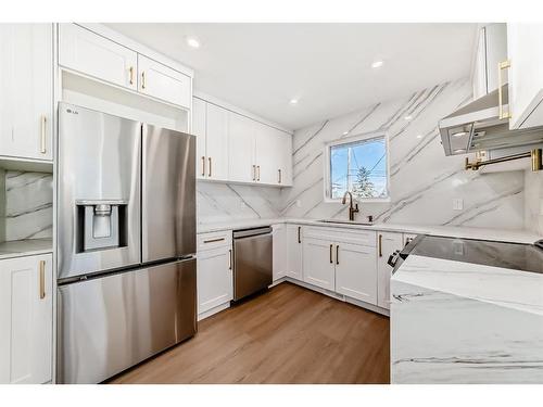 2 Grove Hill Place Sw, Calgary, AB - Indoor Photo Showing Kitchen With Stainless Steel Kitchen