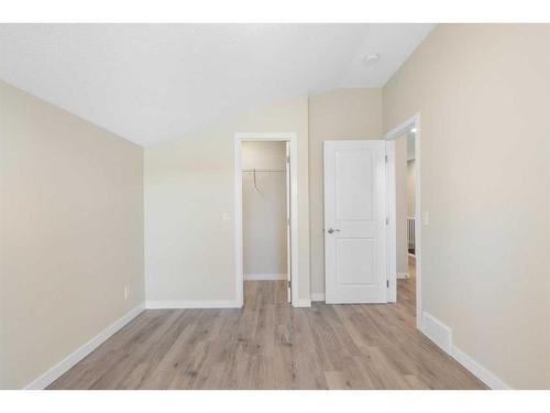 1224 18A Street Ne, Calgary, AB - Indoor Photo Showing Other Room