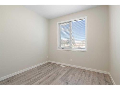 1224 18A Street Ne, Calgary, AB - Indoor Photo Showing Other Room