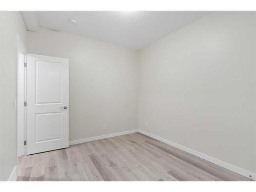 1224 18A Street Ne, Calgary, AB - Indoor Photo Showing Other Room