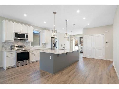 1224 18A Street Ne, Calgary, AB - Indoor Photo Showing Kitchen With Stainless Steel Kitchen With Upgraded Kitchen