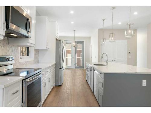 1224 18A Street Ne, Calgary, AB - Indoor Photo Showing Kitchen With Stainless Steel Kitchen With Upgraded Kitchen