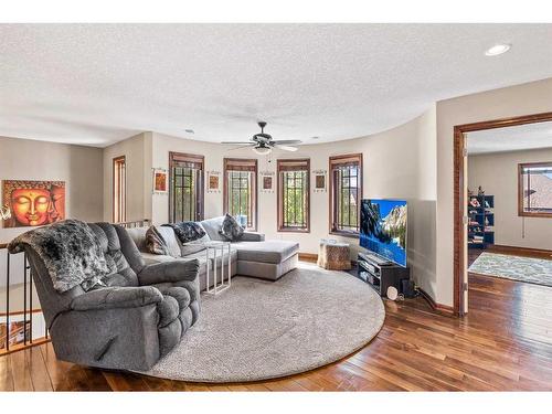 6 Rockcliff Landing Nw, Calgary, AB - Indoor Photo Showing Living Room