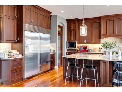 8 Timberline Gate Sw, Calgary, AB - Indoor Photo Showing Kitchen