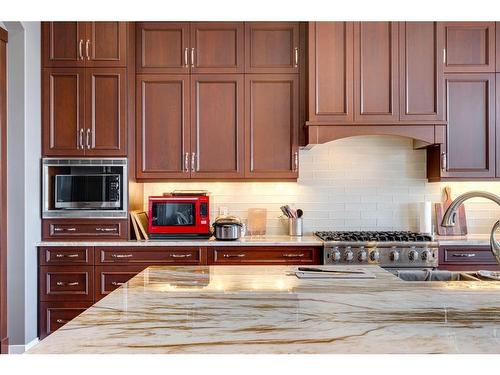 8 Timberline Gate Sw, Calgary, AB - Indoor Photo Showing Kitchen