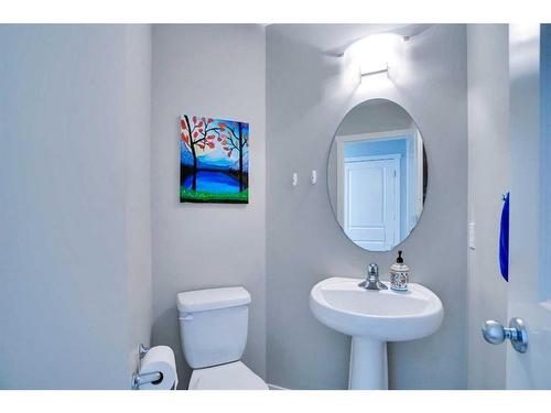 565 Panamount Boulevard Nw, Calgary, AB - Indoor Photo Showing Bathroom