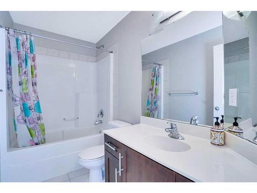 565 Panamount Boulevard Nw, Calgary, AB - Indoor Photo Showing Bathroom