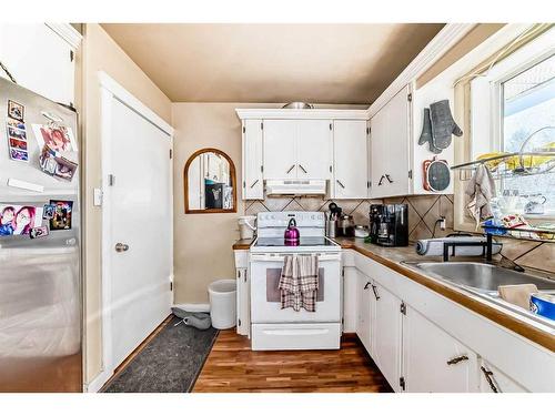 216 Van Horne Crescent Ne, Calgary, AB - Indoor Photo Showing Kitchen