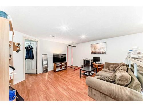 216 Van Horne Crescent Ne, Calgary, AB - Indoor Photo Showing Living Room