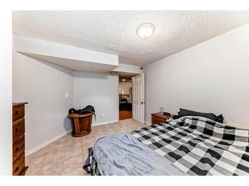 216 Van Horne Crescent Ne, Calgary, AB - Indoor Photo Showing Bedroom