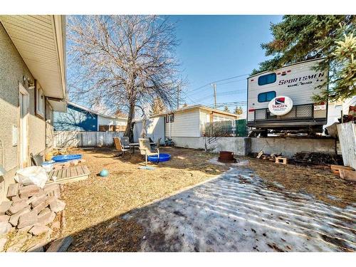 216 Van Horne Crescent Ne, Calgary, AB - Outdoor