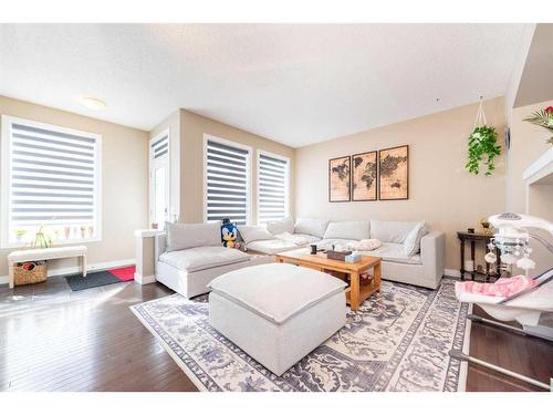 53 Auburn Bay Green Se, Calgary, AB - Indoor Photo Showing Living Room