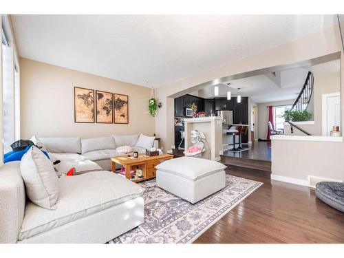 53 Auburn Bay Green Se, Calgary, AB - Indoor Photo Showing Living Room