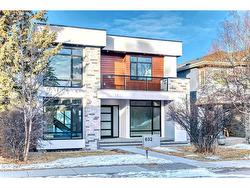 632 26 Avenue NW Calgary, AB T2M 2E5