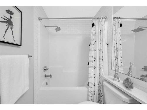 215 Legacy Mount Se, Calgary, AB - Indoor Photo Showing Bathroom