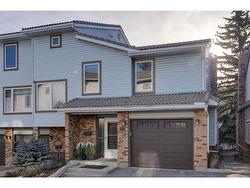 212 Coachway Lane SW Calgary, AB T3H 2V9