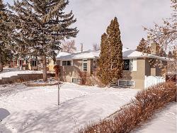 7027 Hunterbow Crescent NW Calgary, AB T2K 4R4