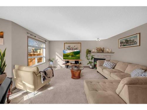 175 Panamount Street Nw, Calgary, AB - Indoor Photo Showing Living Room