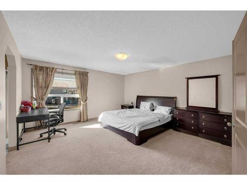 175 Panamount Street Nw, Calgary, AB - Indoor Photo Showing Bedroom