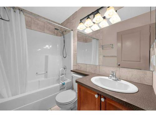 175 Panamount Street Nw, Calgary, AB - Indoor Photo Showing Bathroom