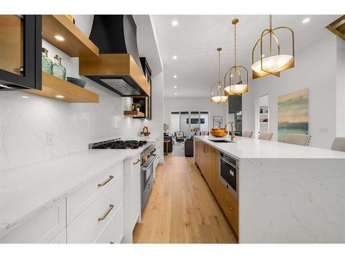 536 35 Street Nw, Calgary, AB - Indoor Photo Showing Kitchen With Upgraded Kitchen