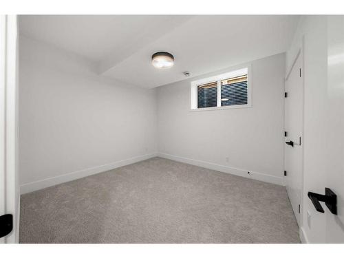 536 35 Street Nw, Calgary, AB - Indoor Photo Showing Other Room