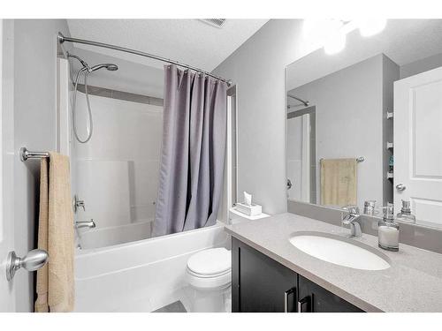 810 Walden Drive Se, Calgary, AB - Indoor Photo Showing Bathroom