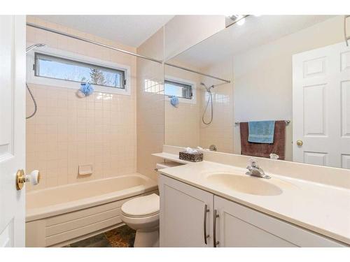 100 Anatapi Lane Sw, Calgary, AB - Indoor Photo Showing Bathroom