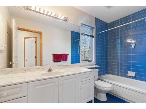 100 Anatapi Lane Sw, Calgary, AB - Indoor Photo Showing Bathroom