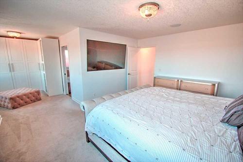 178 Autumn Circle Se, Calgary, AB - Indoor Photo Showing Bedroom