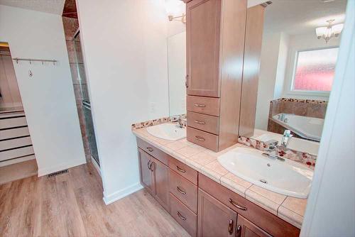 178 Autumn Circle Se, Calgary, AB - Indoor Photo Showing Bathroom