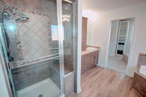 178 Autumn Circle Se, Calgary, AB - Indoor Photo Showing Bathroom